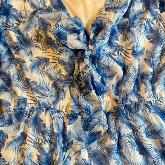 Francesca's Collections Blue and White Floral Romper - Picture 2 of 4